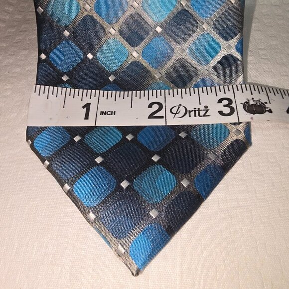 DAVID TAYLOR MENS TIE POLYESTER WRINKLE FREE DIAMOND DESIGN IN SHADES OF BLUE - Picture 3 of 6